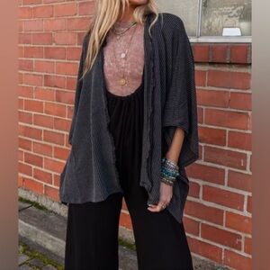 Three Bird Nest | Lotus Lace Trim Ribbed Knit Kimono | Charcoal